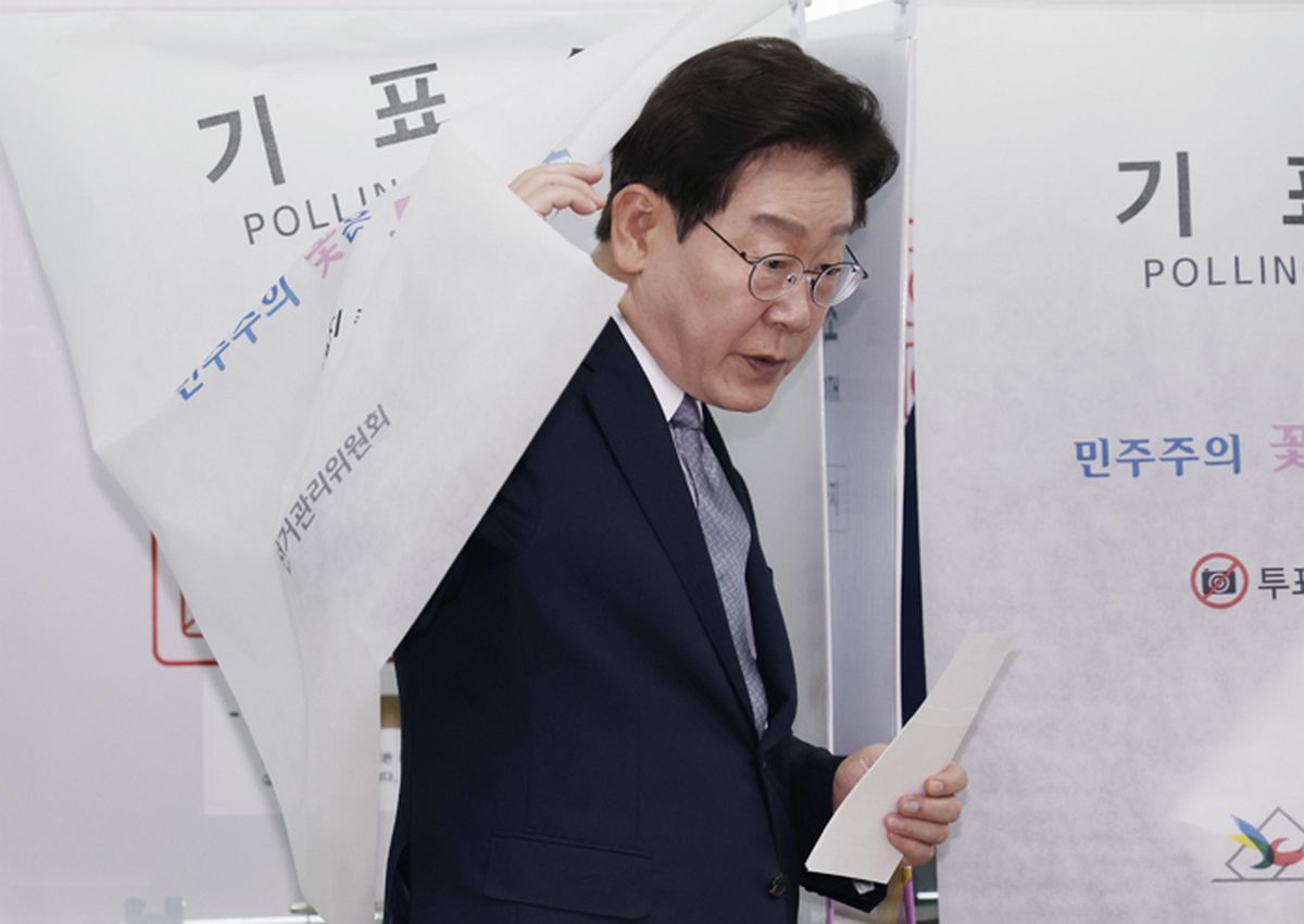 李 대통령 ‘투표용지 노출’에 여야 공방... “불법 노출 vs 단순 해프닝”