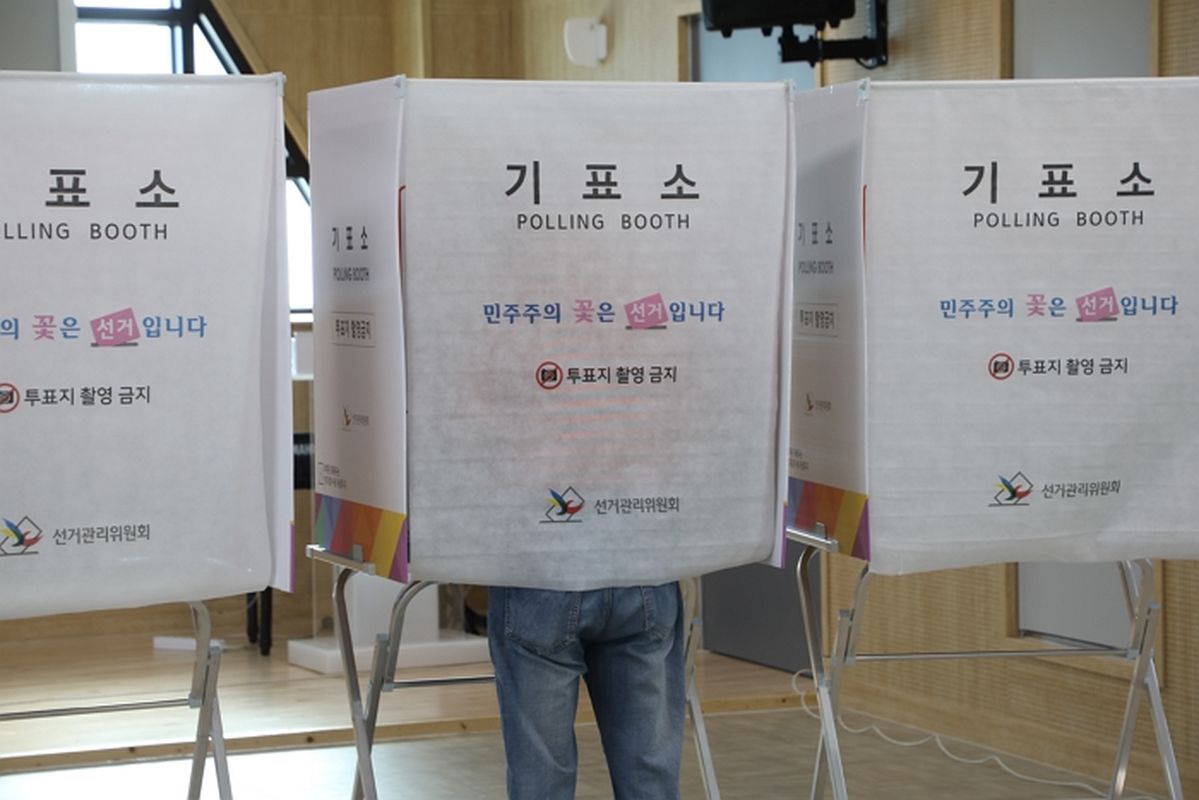 사촌 언니 신분증으로 사전투표... 선관위 “외모 닮아서 몰랐다”