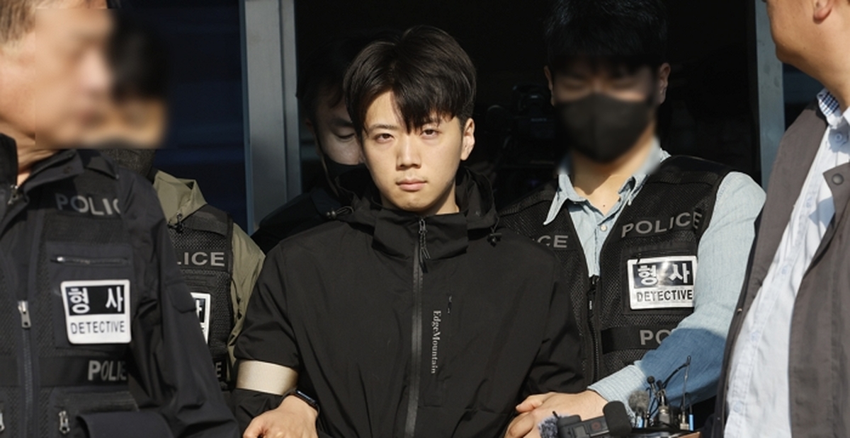 origin_얼굴들고경찰서나오는장윤기.jpg