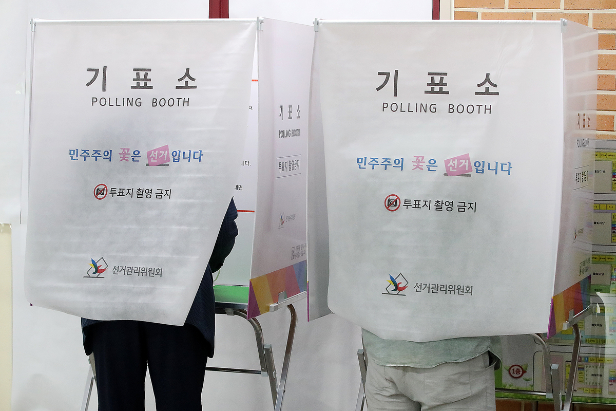origin_투표하는유권자.jpg