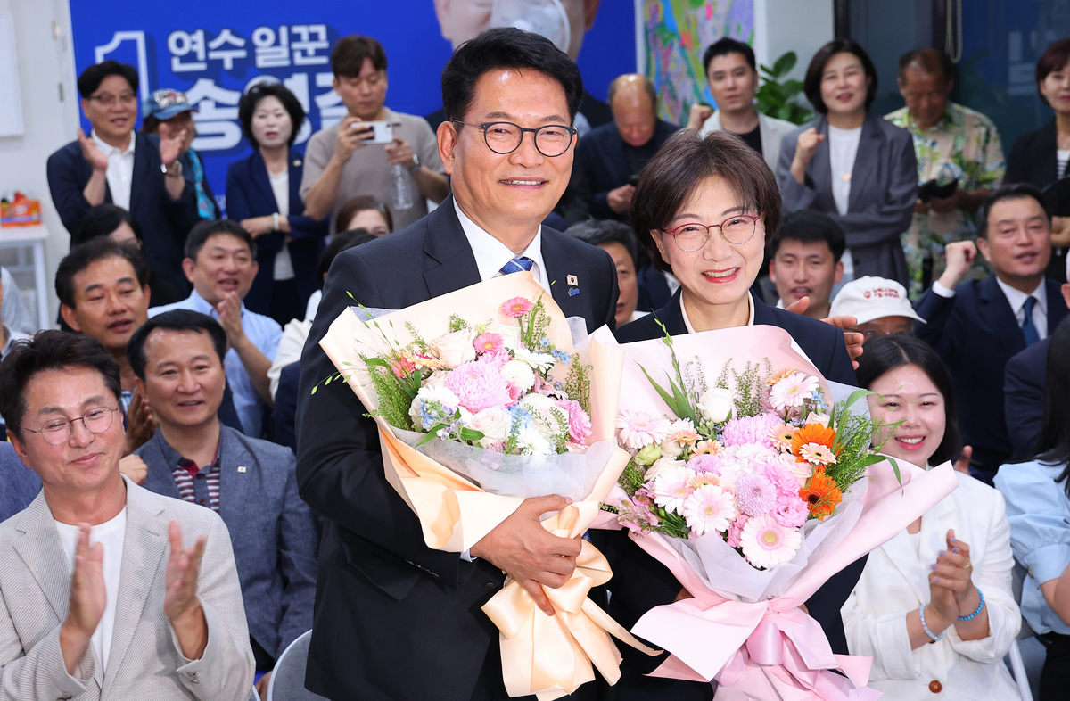 origin_축하받는송영길후보.jpg