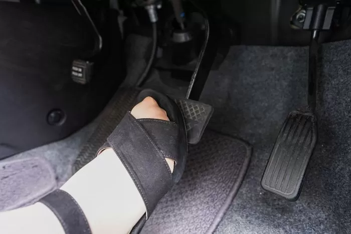 액셀,액셀러레이터,브레이크,운전면허,자동차,한국도로공사,양발운전