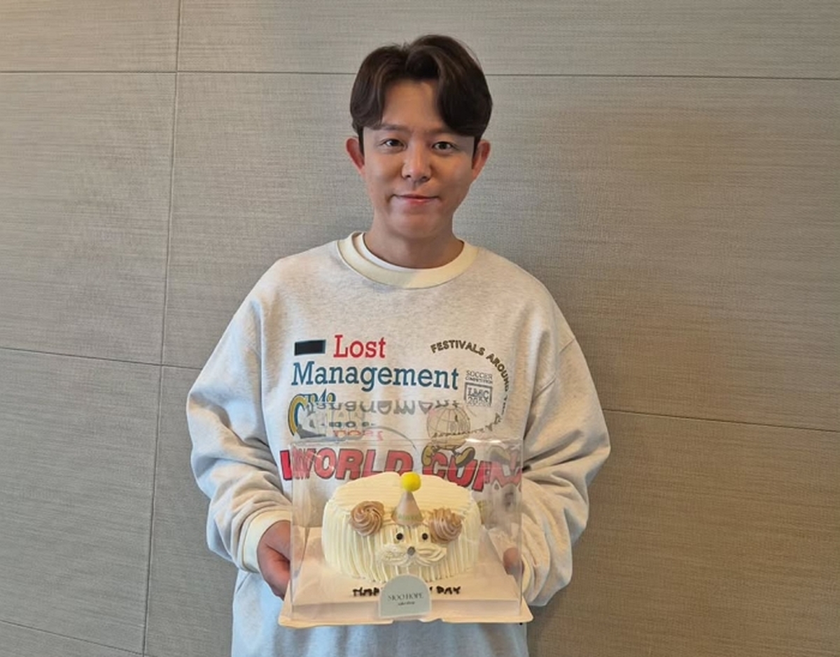 곧 다가올 생일을 맞이하여 일용할 양식을 주신 팬 여러분께 정말 감사드려요~ 동물농장 제작진과 맛있게 나눠먹고 모두 힘내서 촬영을 잘 마쳤습니다^^ 제작진 분들도 출연진 .jpg
