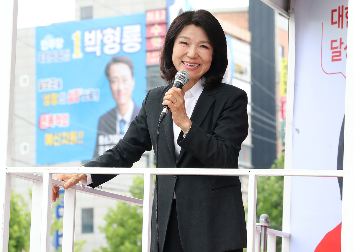origin_미소짓는이진숙.jpg
