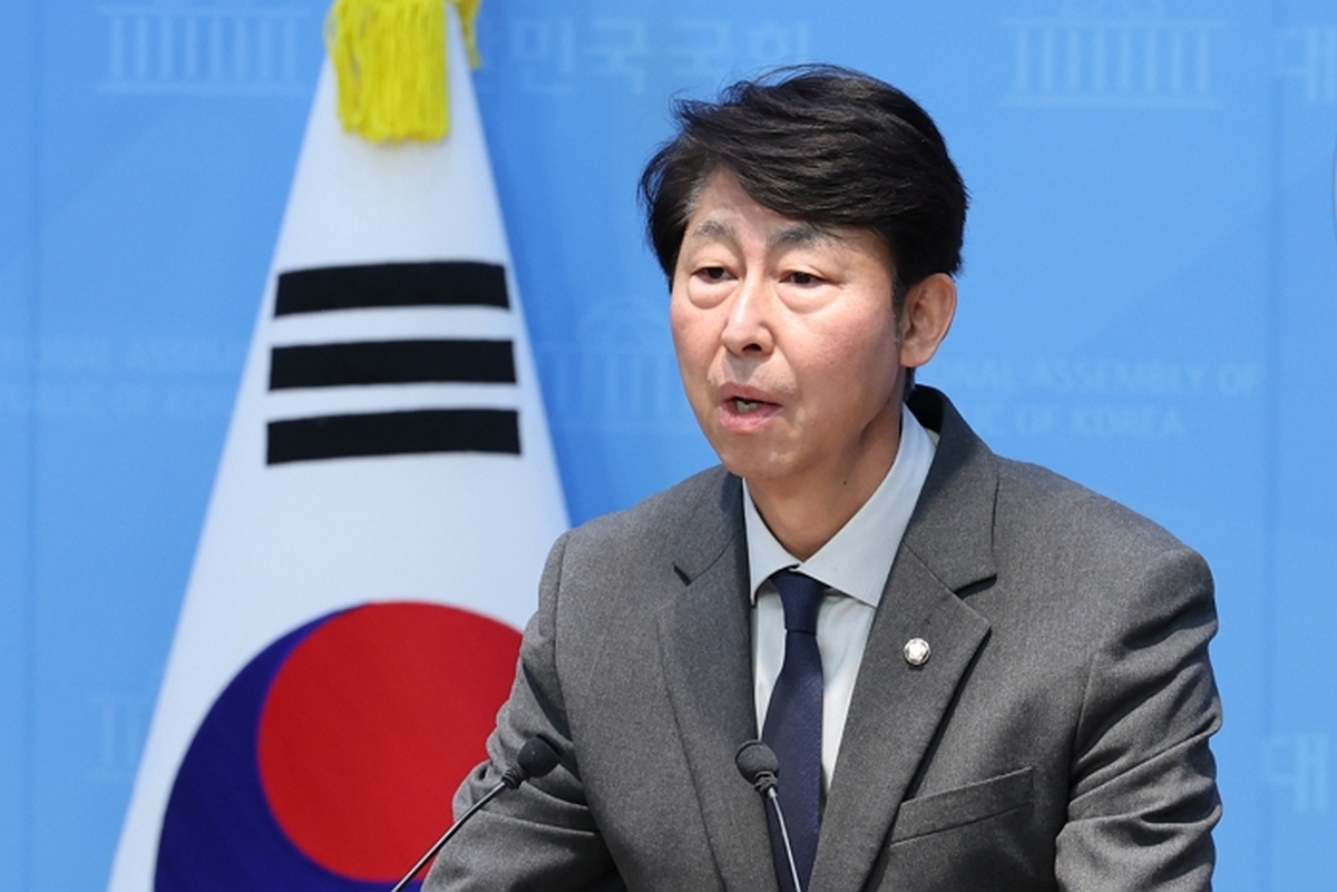 origin_쿠팡사태관련기자회견하는이훈기.jpg