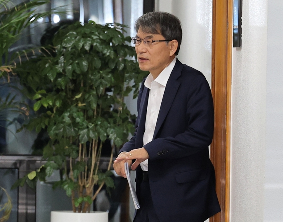 origin_위원장실향하는노태악중앙선거관리위원장.jpg