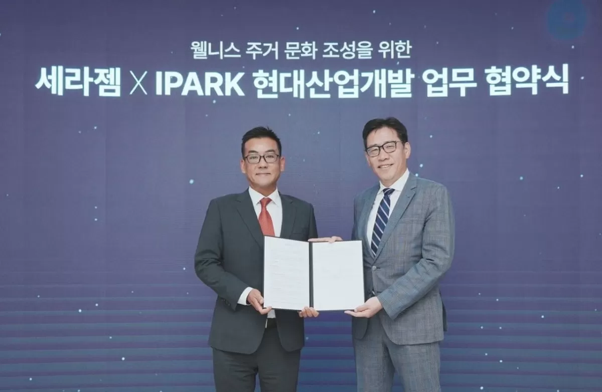 IPARK현대산업개발이 2일 서울 강남구 역삼동 세라젬 서울타운에서 세라젬과 웰니스 주거 문화 조성을 위한 업무협약(MOU)을 체결했다. (사진 오른쪽부터 박희윤 IPARK현...