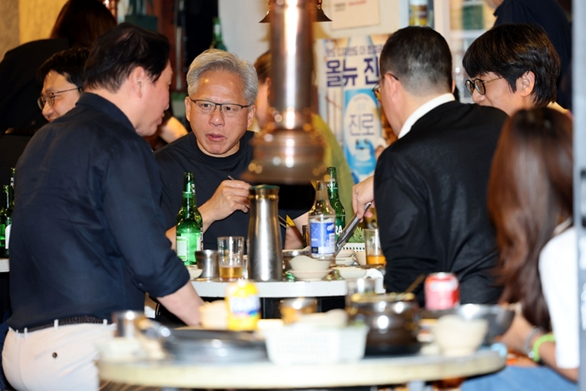 origin_젠슨황CEO홍대서삼겹살회동.jpg