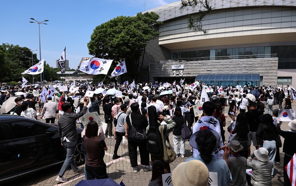 origin_잠실개표소로몰리는인파.jpg