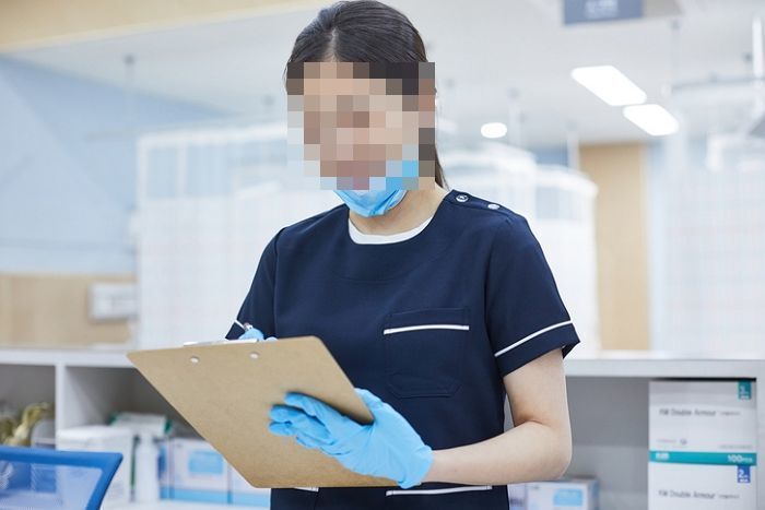 간호사 며느리 바이러스 취급,며느리 문전박대 시댁,코로나 때문에 들어오지 말라고 함,개인병원 간호사,정 그러면 손녀만 잠깐 들어오라고