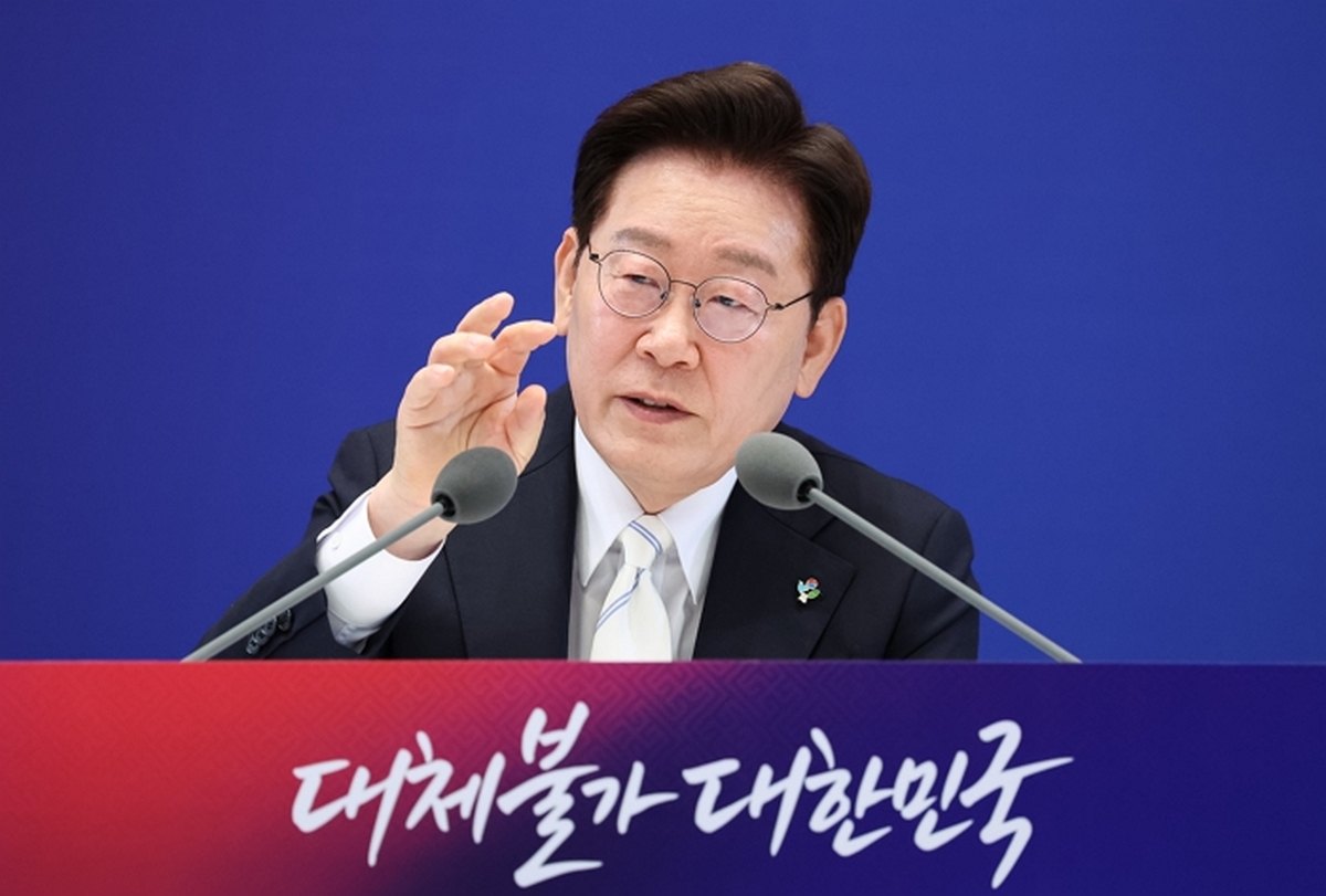 origin_질문에답변하는이재명대통령.jpg