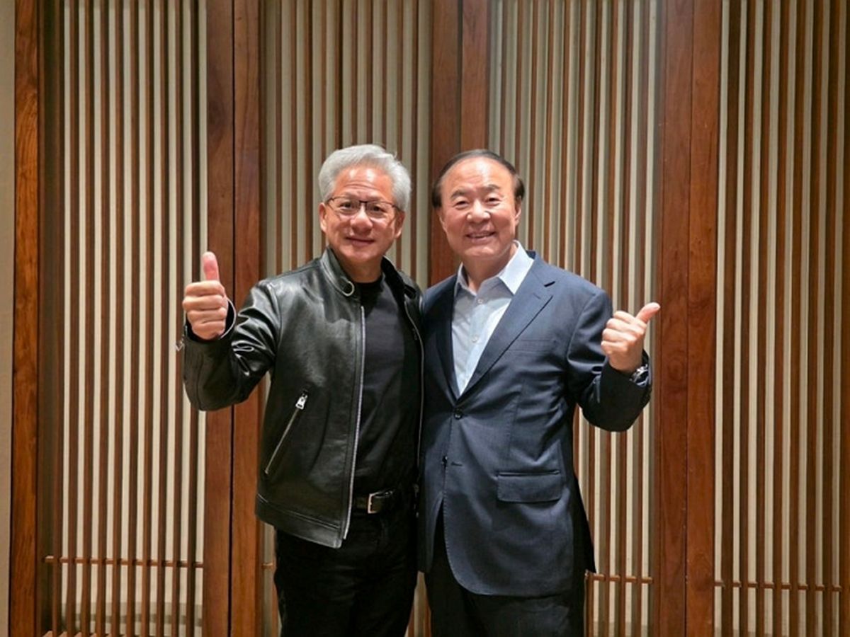 젠슨 황 만난 전영현 “가장 좋은 얘기 나눠... 결과로 보여드리겠다”