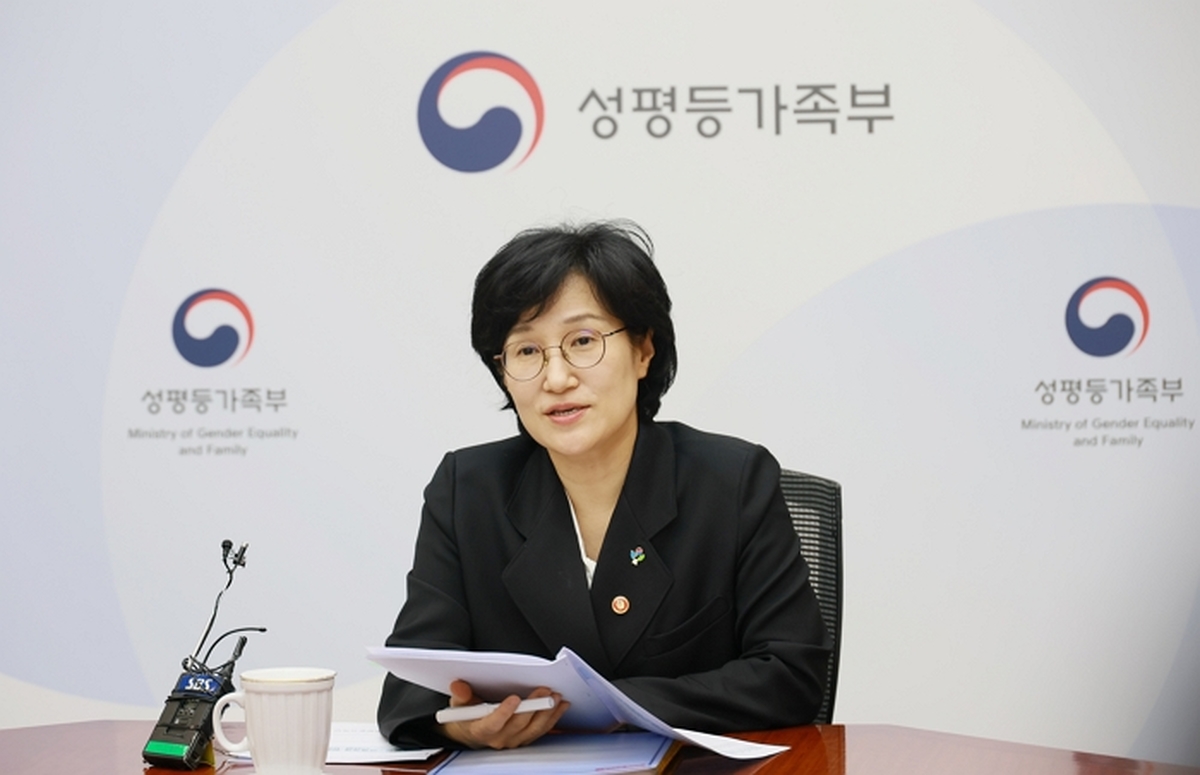 origin_스토킹교제폭력피해자지원시설간담회하는원민경장관.jpg