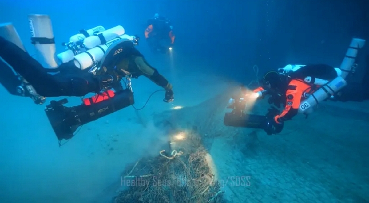 believed-first-underwater-footage-great-130227968.jpg