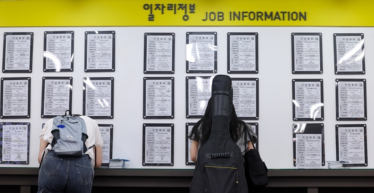 origin_취업자수증가폭7만명대로추락…청년고용2년째내리막.jpg