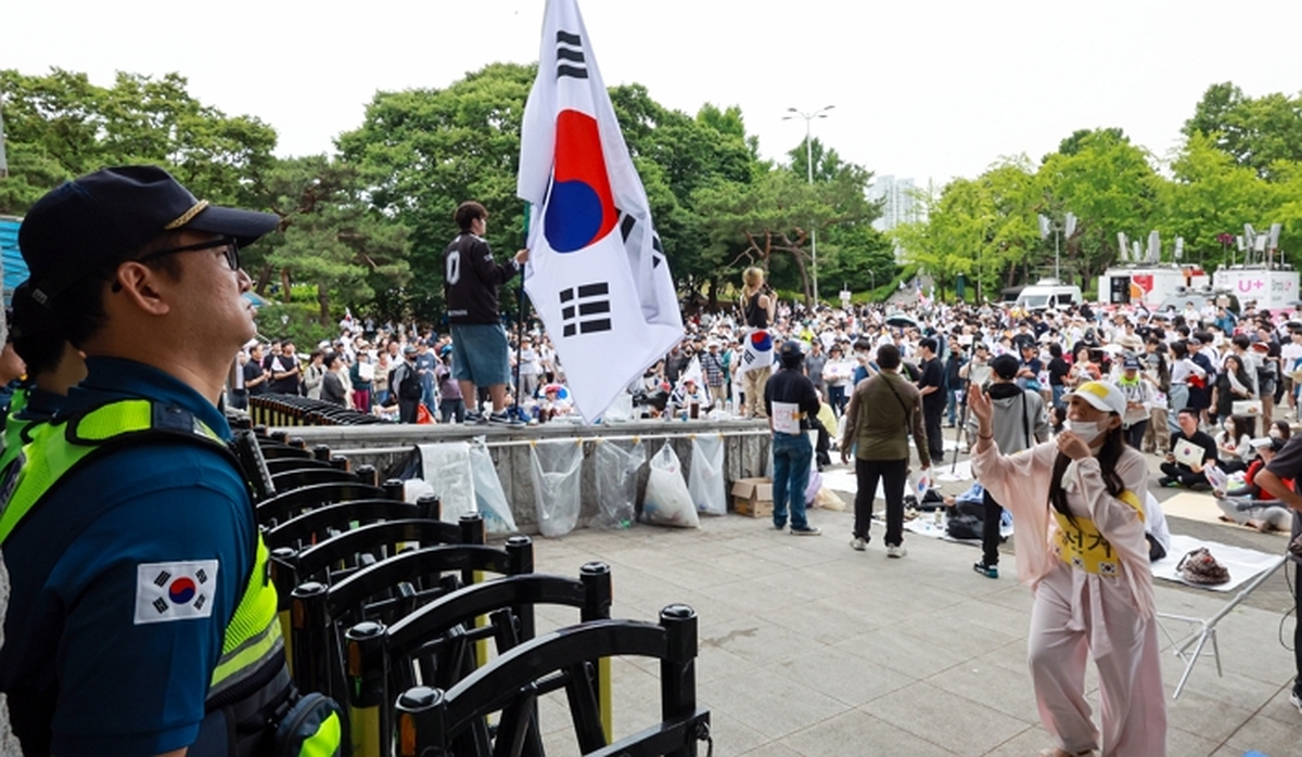 origin_잠실개표소앞에서열린재선거시위.jpg