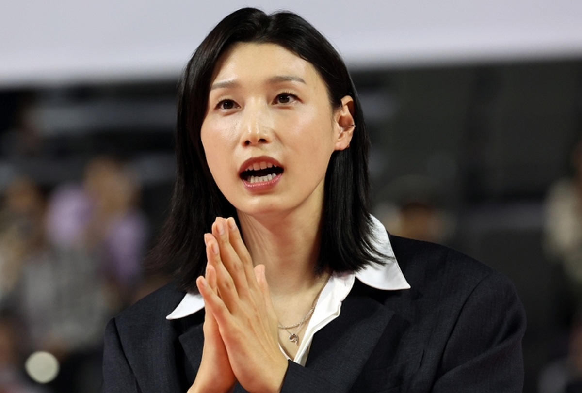 origin_은퇴인사하는김연경.jpg