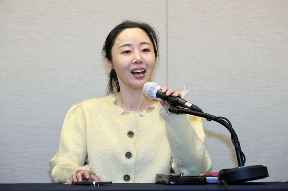 하이브 “민희진, 무속인과 주술경영” 주장에... 검찰 “과장 됐으나 허위는 아냐”