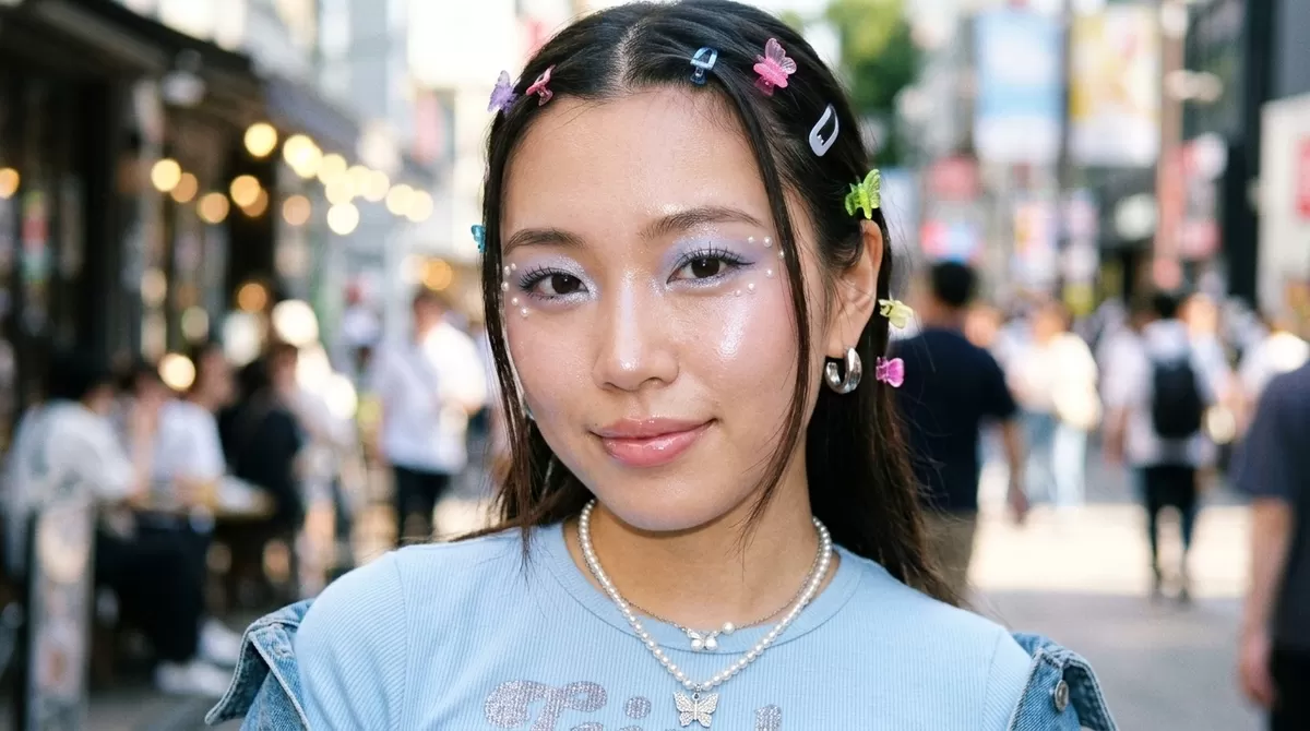 Y2K makeup pearl skin