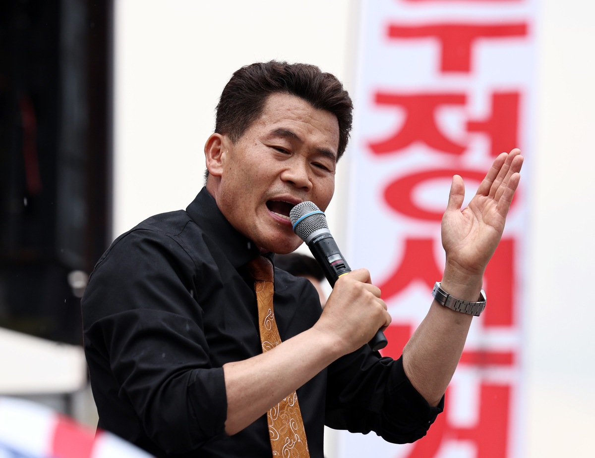 origin_투표용지부족사태규탄발언하는전한길.jpg