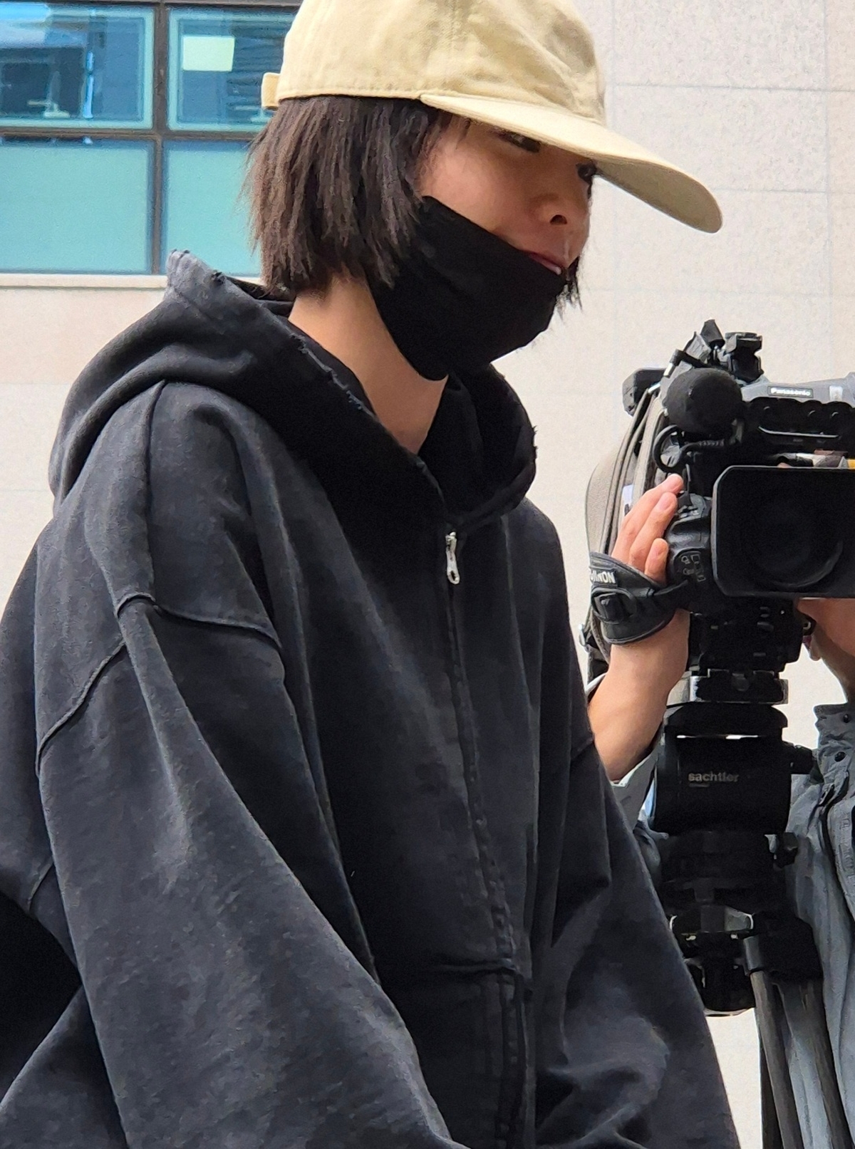 origin_강도자택피해입은나나재판증인출석.jpg