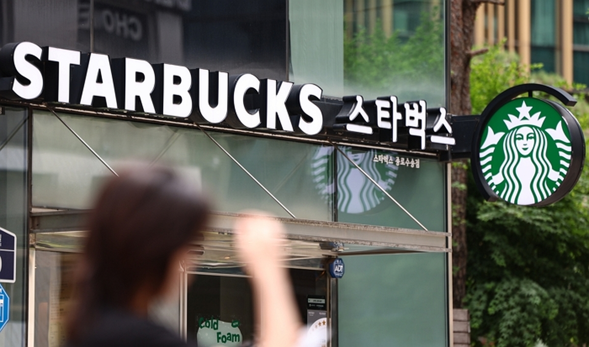 신세계 정용진, 스타벅스 사태 한달만에 후속 교육까지...발빠른 책임수습