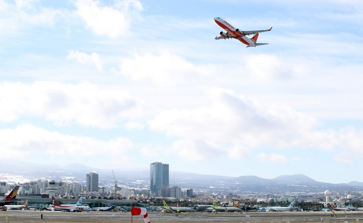 12분간 이착륙 전면 통제, 제주공항 마비시킨 40대 드론 조종사 검거