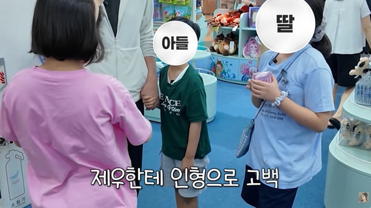 한가인♥연정훈 아들, 아쿠아리움서 모르는 여학생에게 깜짝 고백받아
