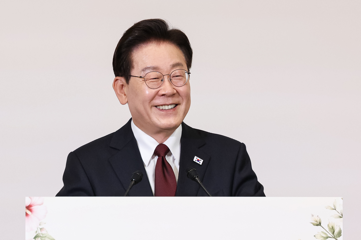origin_미소짓는이재명대통령 (3).jpg