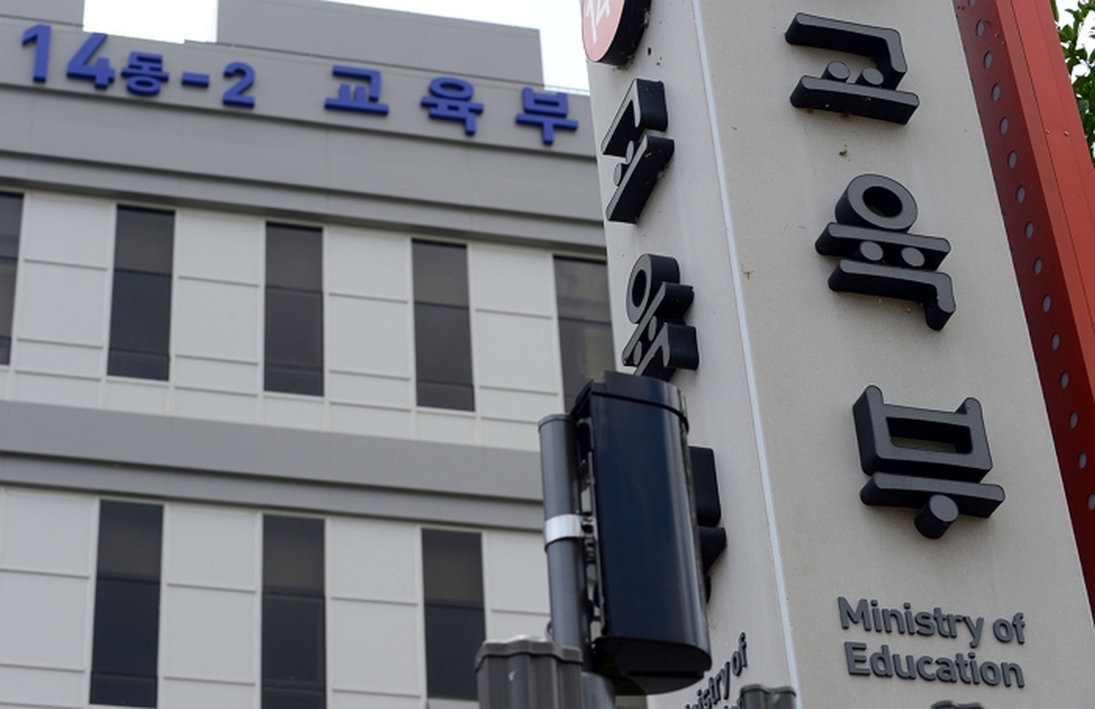 origin_AI활용수업선도교사1만명키운다…교육부8월까지양성연수.jpg
