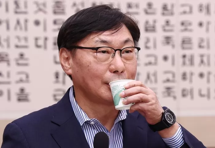 법무부, '쌍방울 대북송금 사건' 이화영 검찰조사중 '연어회·소주 파티 ...