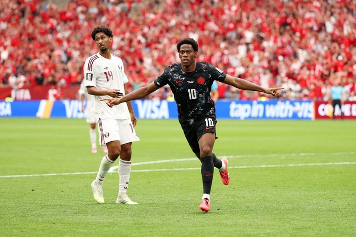 캐나다, ‘3수’ 끝에 역사적 첫 승... 카타르 6-0 대파하고 B조 1위 등극