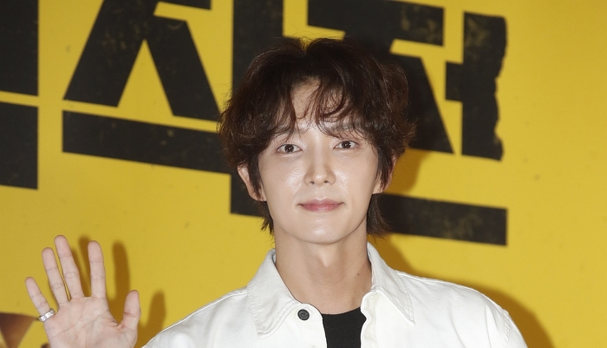 origin_이준기근사한인사.jpg