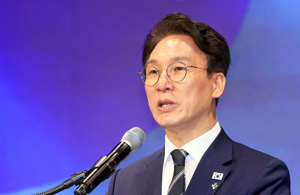 李대통령 지지율 데드크로스에 김민석 