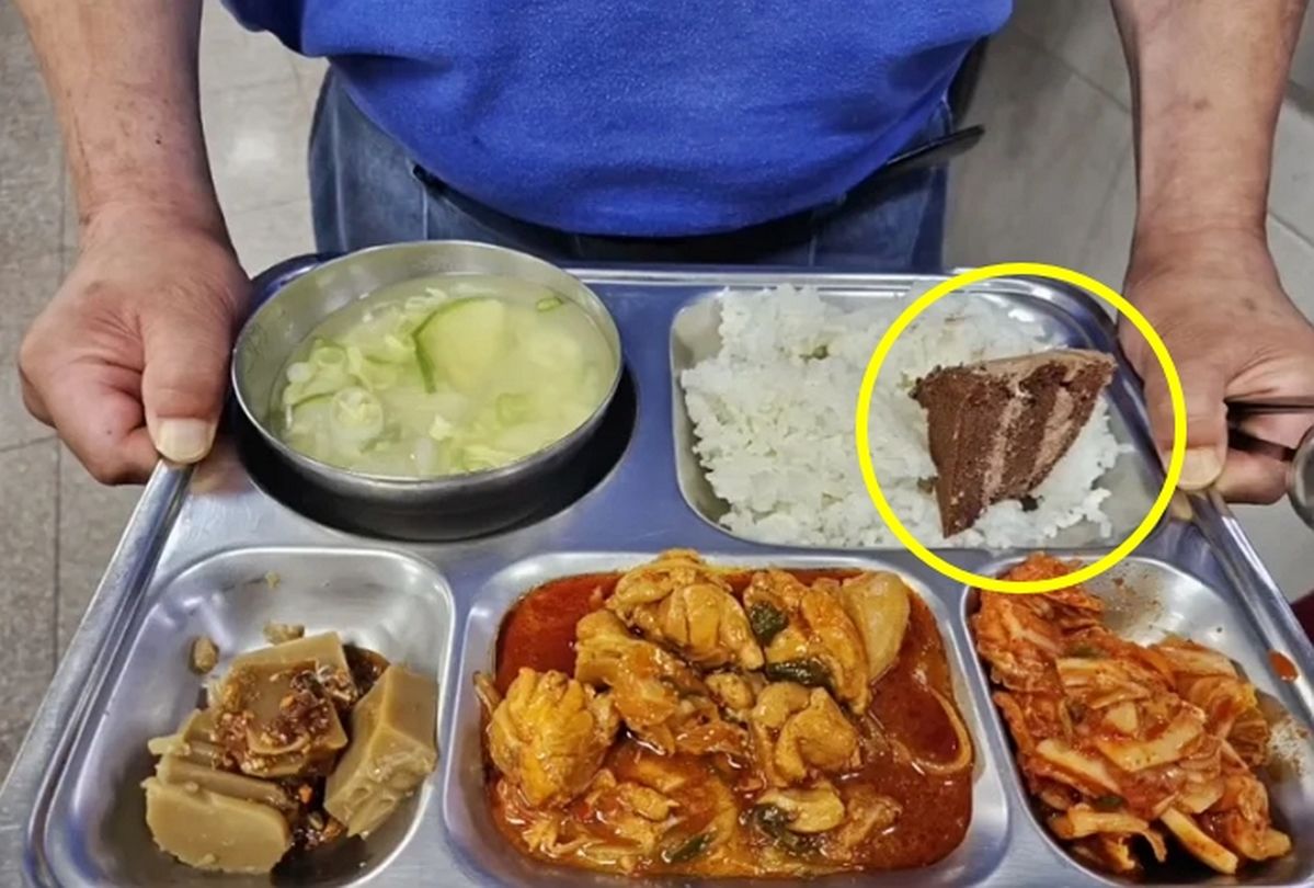 “한국서 노숙인 위해 27년간 봉사했는데...” 밥 위 케이크 올렸다고 악플 테러당한 신부님