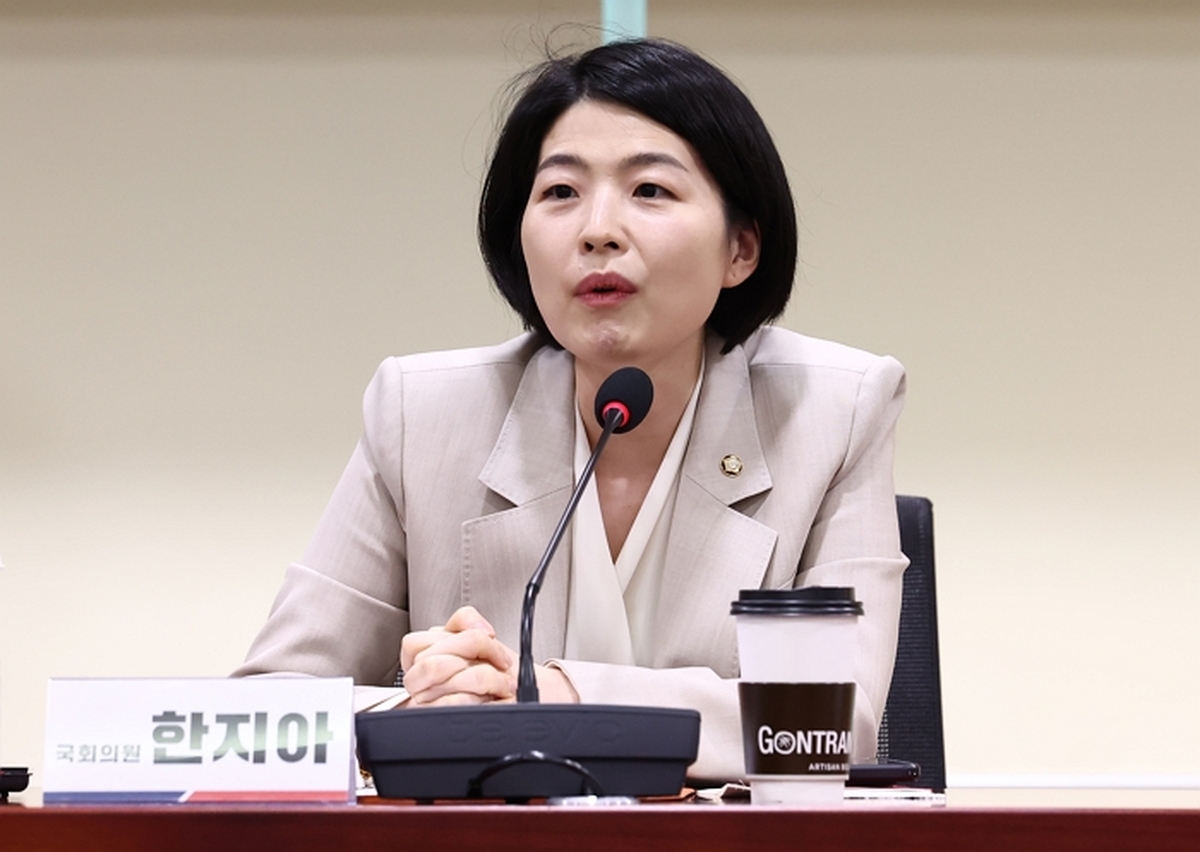 origin_메디스태프세미나서인사말하는한지아의원.jpg