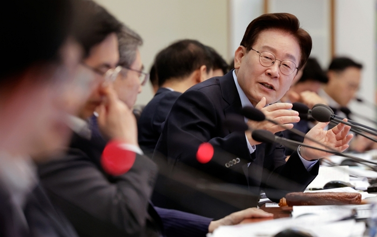 이재명 대통령이 23일 청와대에서 열린 국무회의 겸 비상경제점검회의에서 발언하고 있다 (청와대통신사진기자단) / 뉴스1