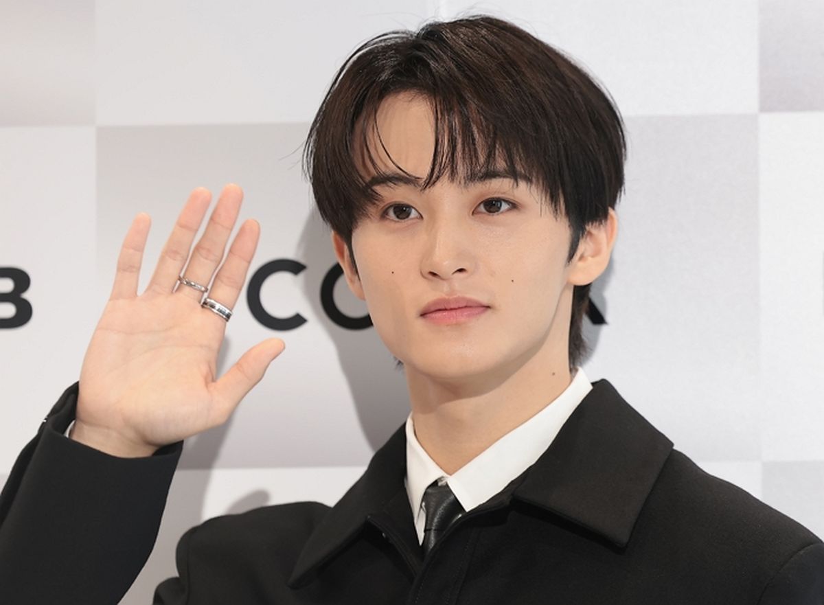 “노예제 지지 깃발을 왜?” NCT 출신 마크, 극우 티셔츠 착용 논란에 사과