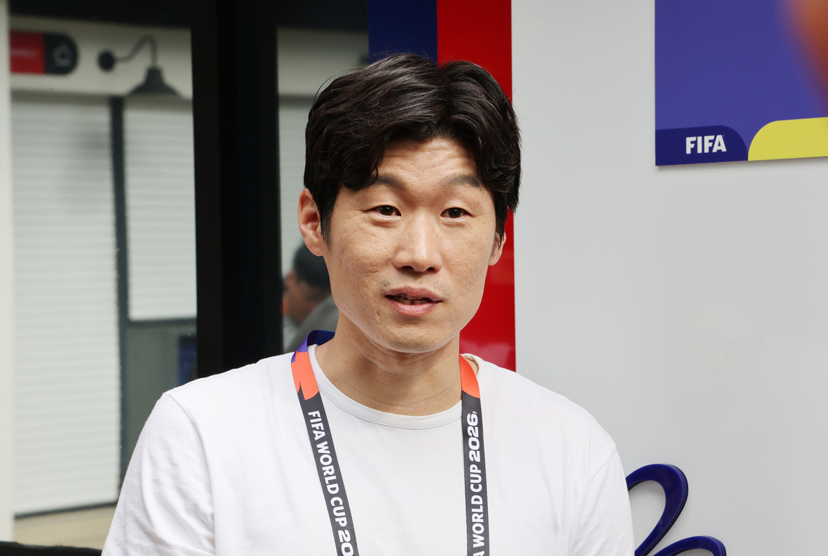 박지성이 10일(현지시간) 멕시코 과달라하라 인근 사포판에 위치한 2026 북중미 월드컵 대한민국 축구 국가대표팀 훈련장인 '치바스 바예 베르데'에서 취재진의 질문에 답하고 있다. 2026.6.11/뉴스1