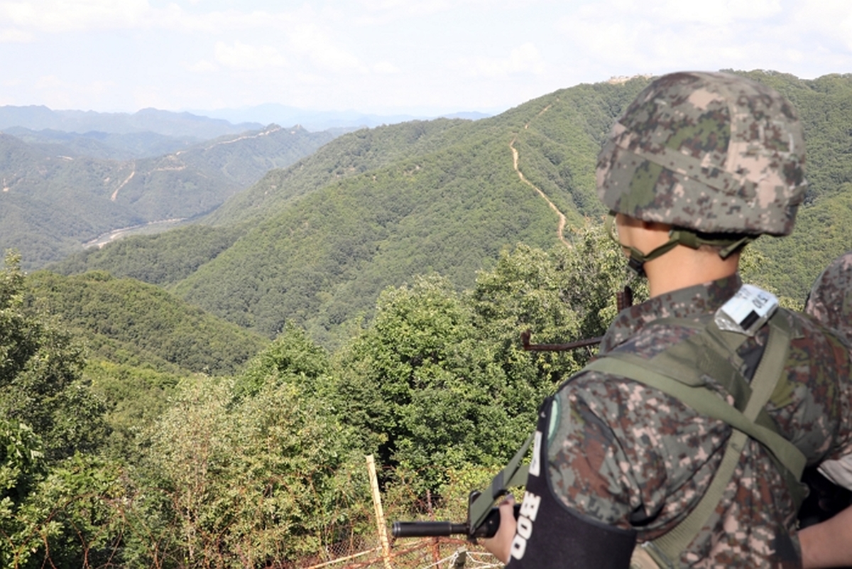 origin_軍화천일대서북한군1명신병확보…귀순의사밝혀종합.jpg