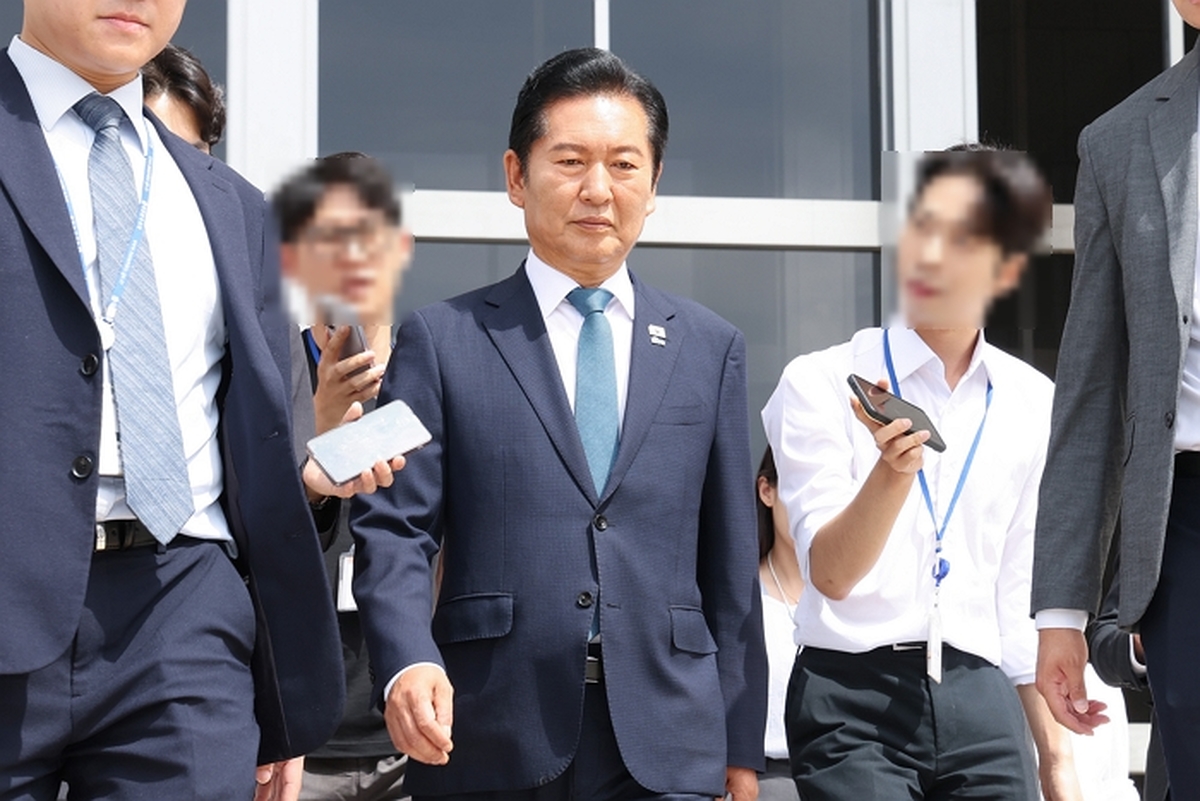 origin_국회나서는정청래.jpg