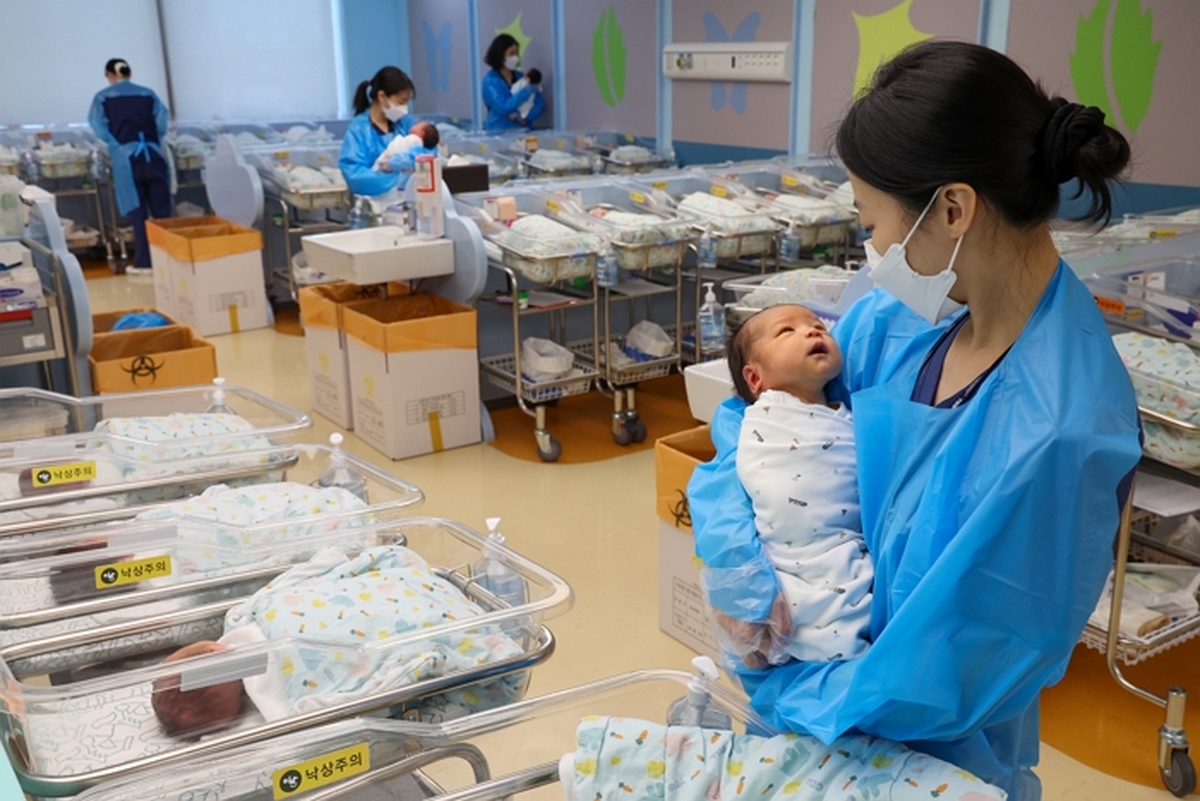 origin_혼인증가·합계출산율증가로2월출생아수136증가.jpg