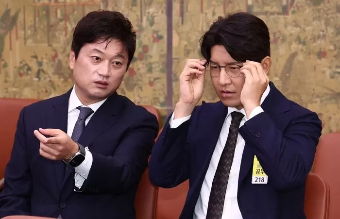 지난해 9월 국회 현안 질의에 참석한 박문성 해설위원과 박주호 전 국가대표 / 뉴스1
