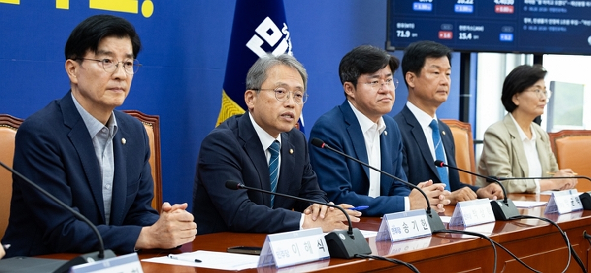 origin_선관위개혁TF회의주재하는송기헌단장.jpg