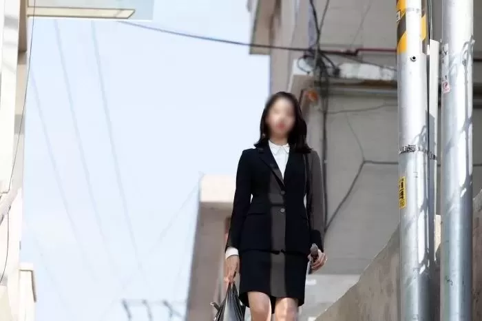 페미니즘,표정 보게 마스크,중소기업 면접관,면접 취준생,페미니즘 생각 묻는 면접