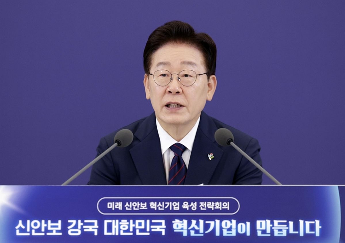 이재명 대통령 지지율 6주 연속 하락세, 긍정 46.5%·부정 49.5%