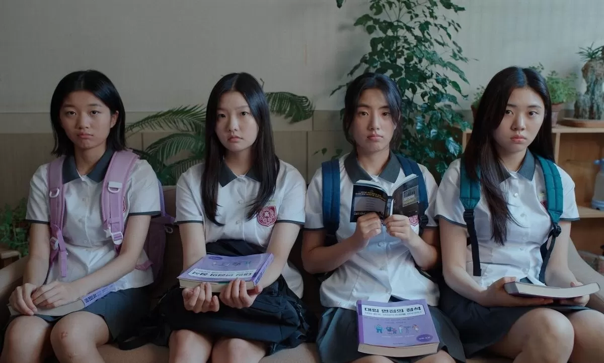 수능 D-200 외톨이 소녀 4인방, 소동물 구출 작전 동행한 ‘산양들’의 첫 안식처 찾기. (사진=㈜시네마 달)