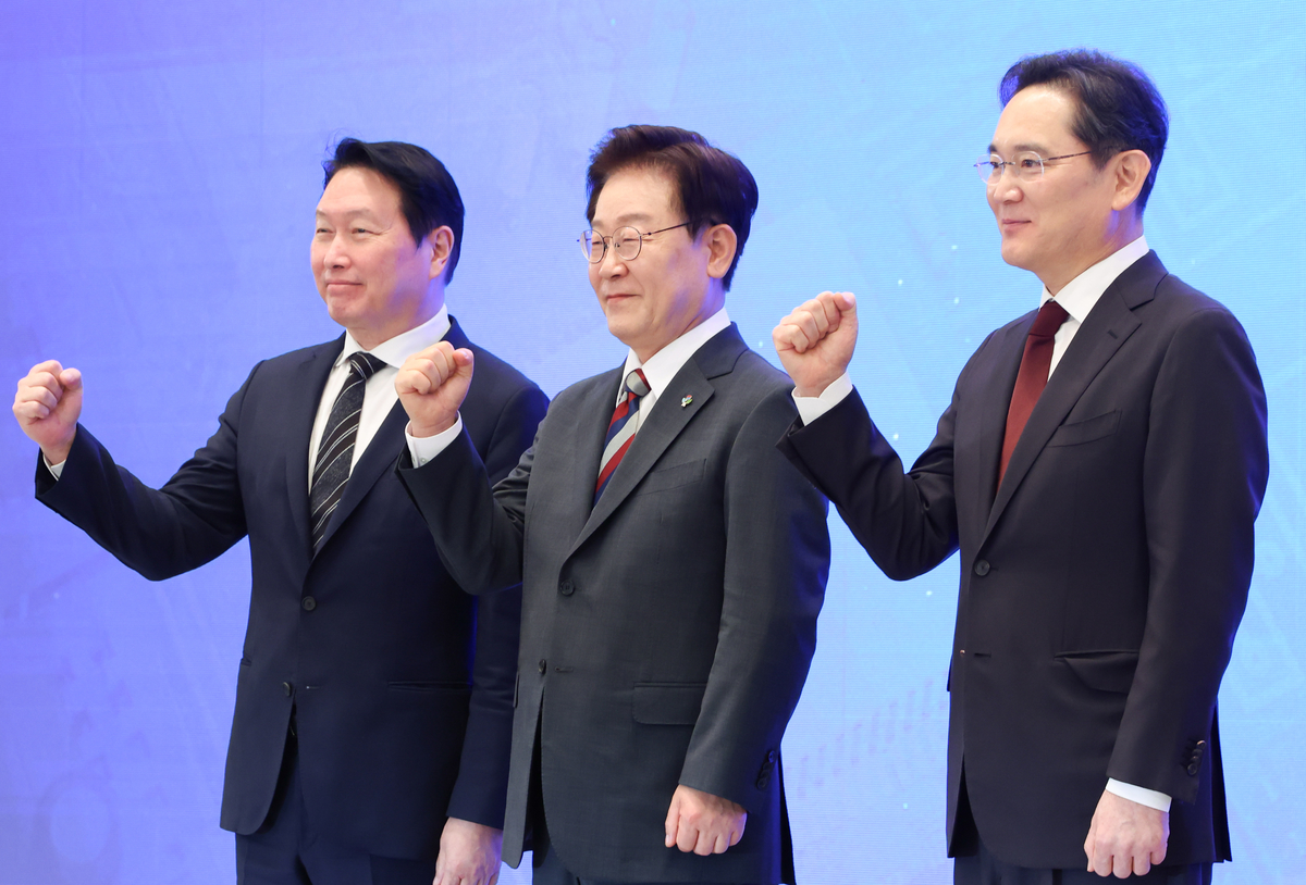 origin_파이팅포즈취하는이재명대통령·이재용·최태원회장.jpg