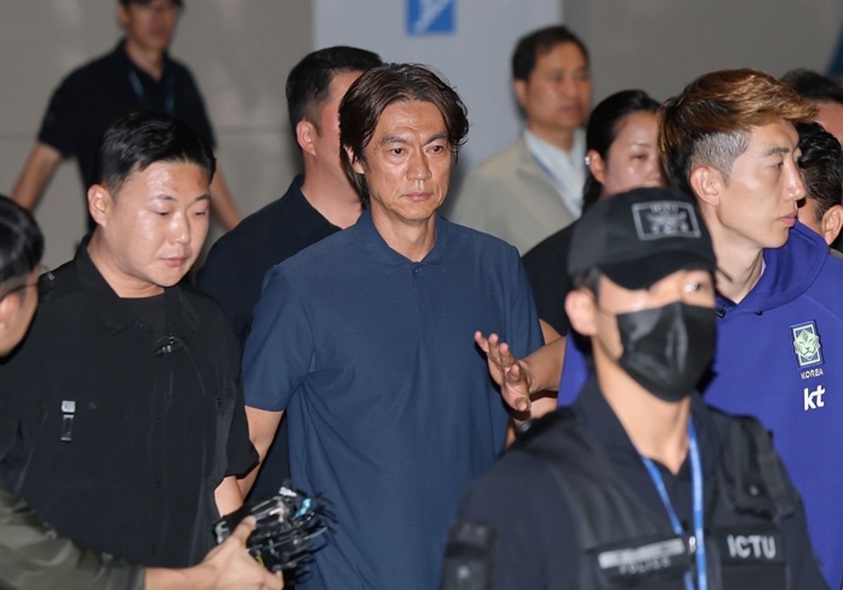 ‘20억 토해내라’ ‘한국 축구는 죽었다’... 홍명보호 귀국길에 팬들 분노 쏟아졌다