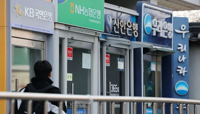 우리은행 직원 보수 694만원 뛰었다...신한은행, 성과급 줄며 5대 은행 꼴찌로